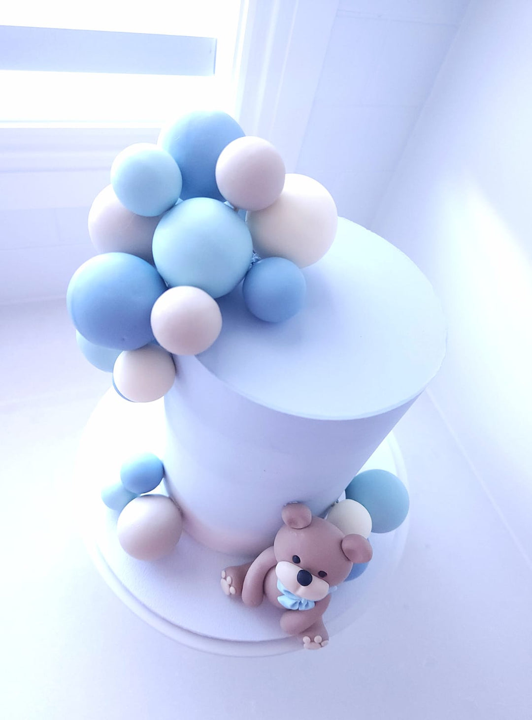 Hello Baby Bear cake styled for a gender-neutral celebration