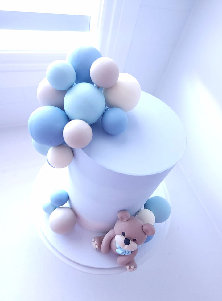 Hello Baby Bear cake styled for a gender-neutral celebration